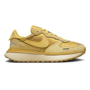 NWT Nike Women’s Phoenix Waffle in Wheat Gold Size 9